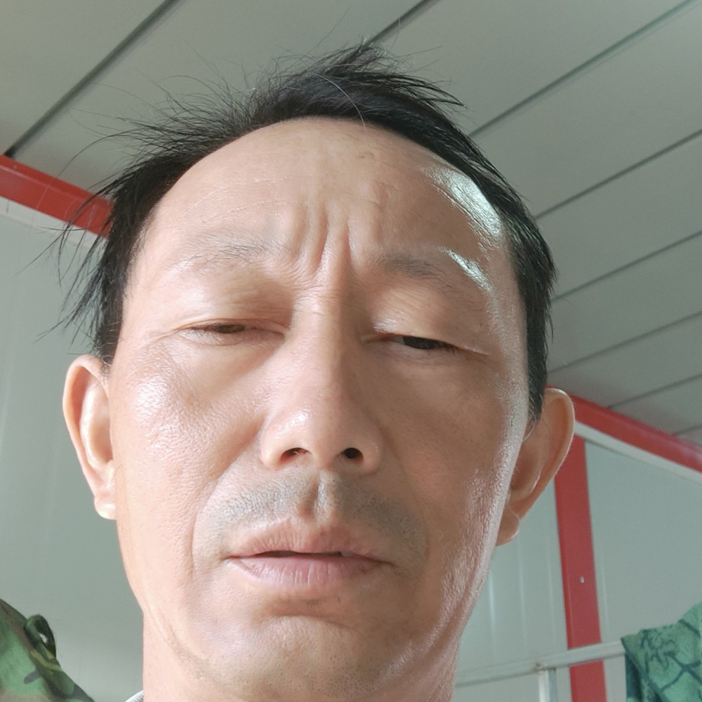 土豪就小松鼠的照片