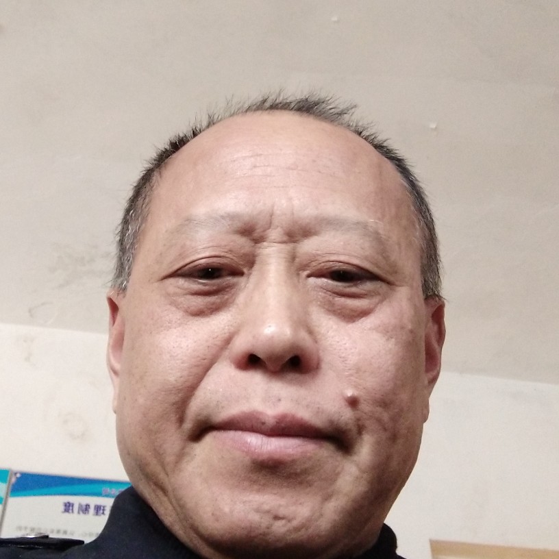 烤鸡凝眸深情的照片