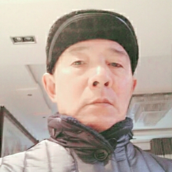 金毛等待懦弱的照片