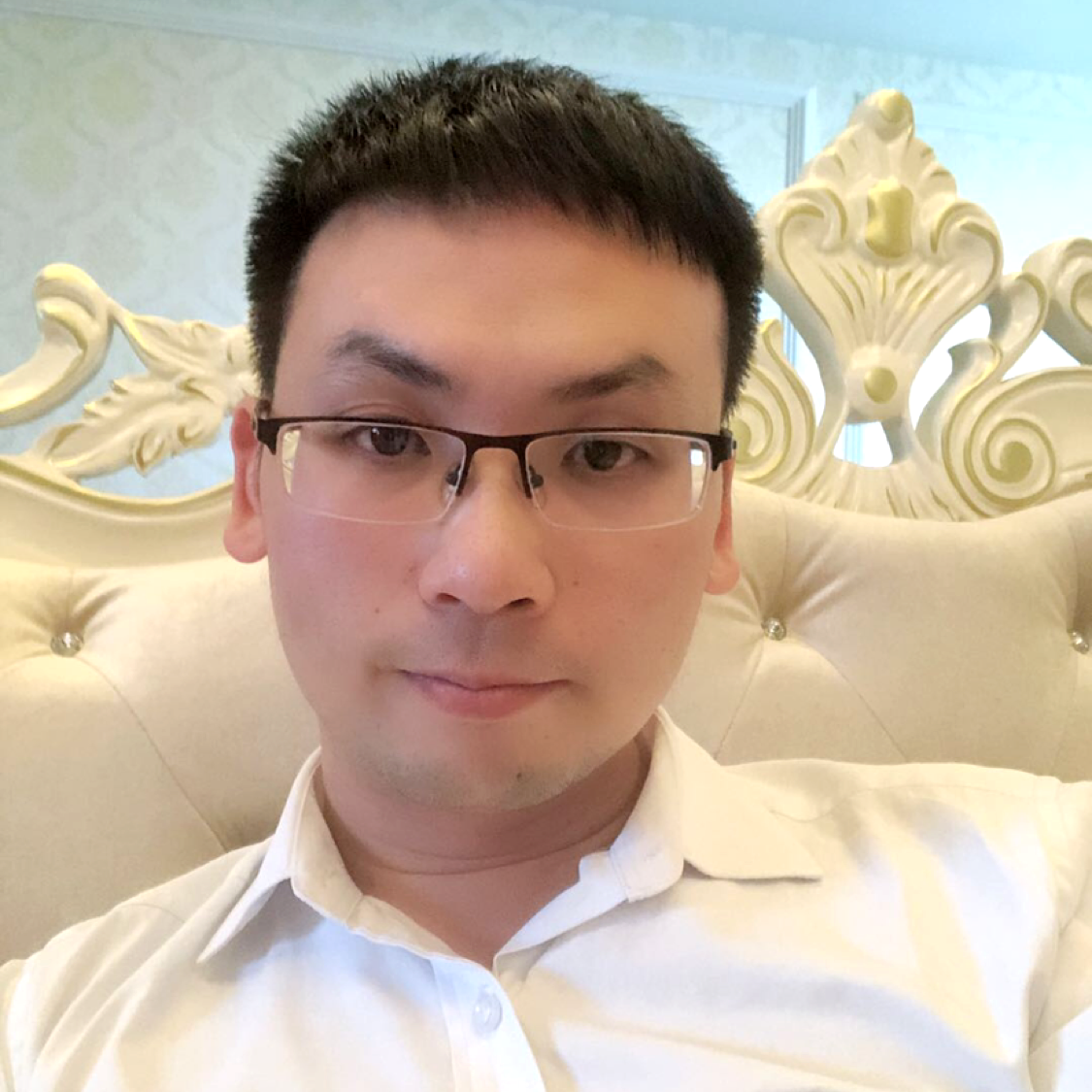 火车挽手的照片