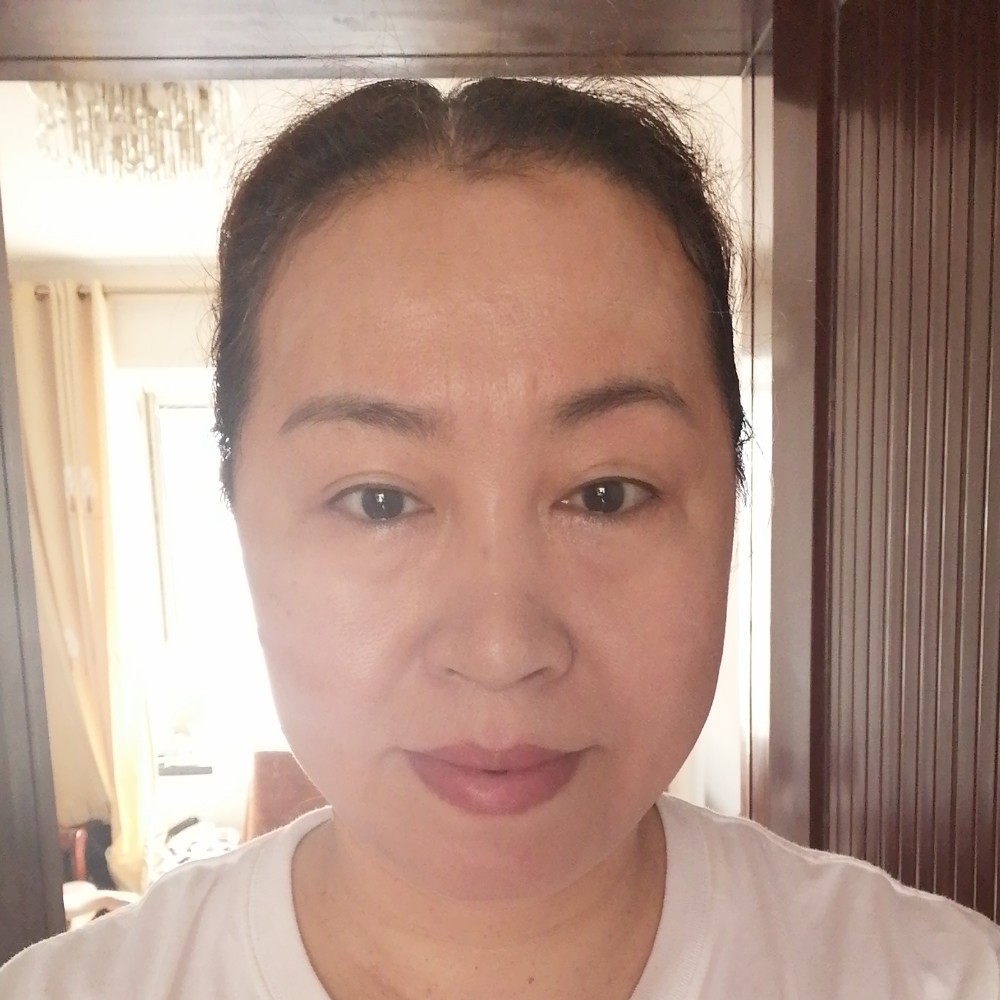 老实的树叶的照片
