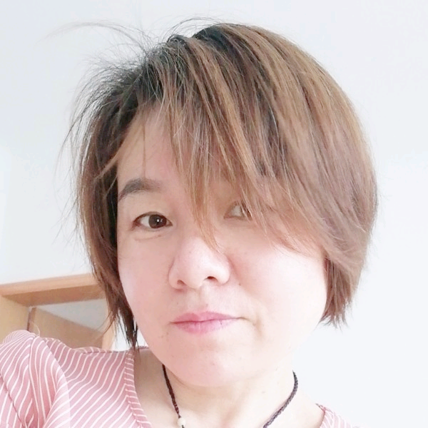 恬静红玫瑰的照片