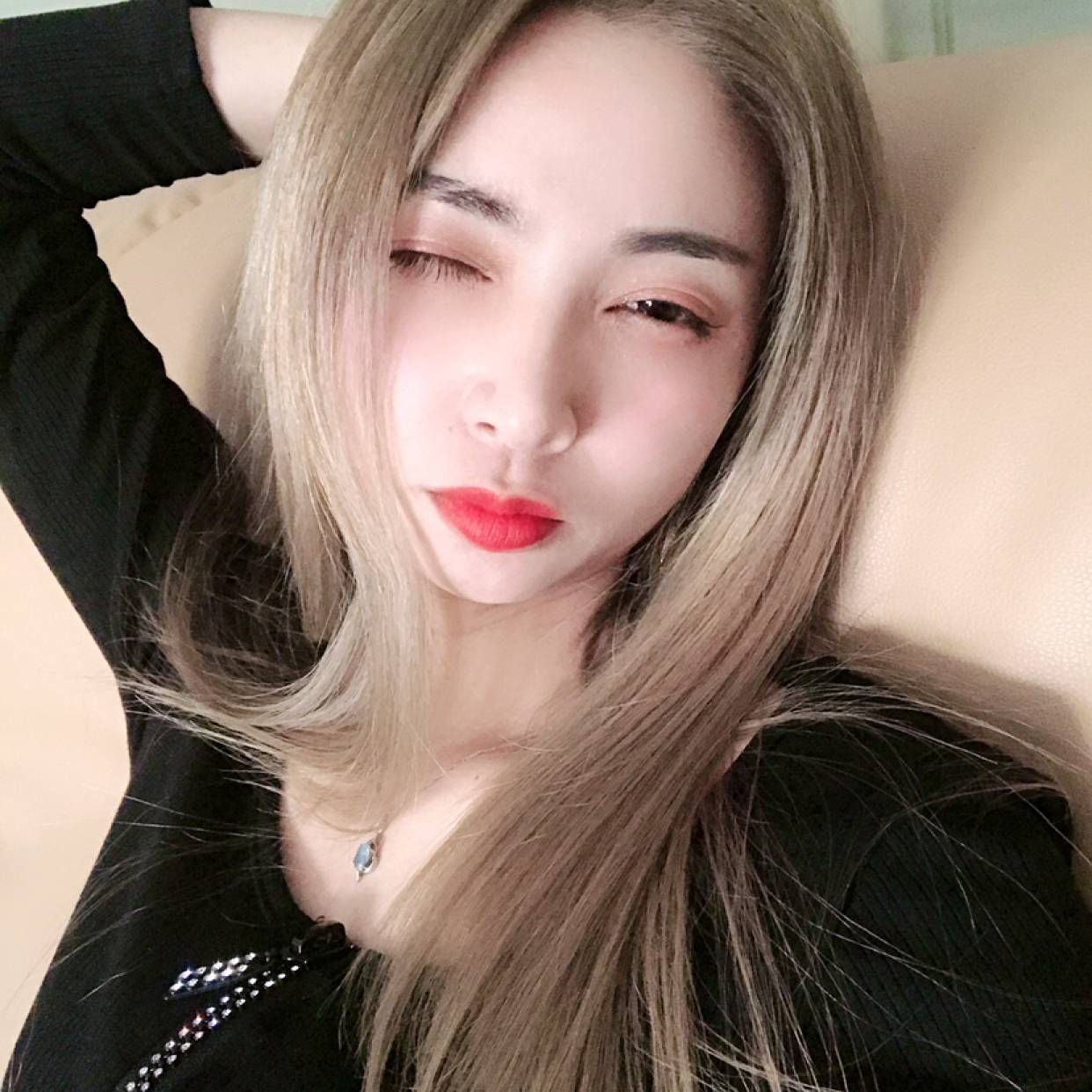 自行车挽手纯情的照片