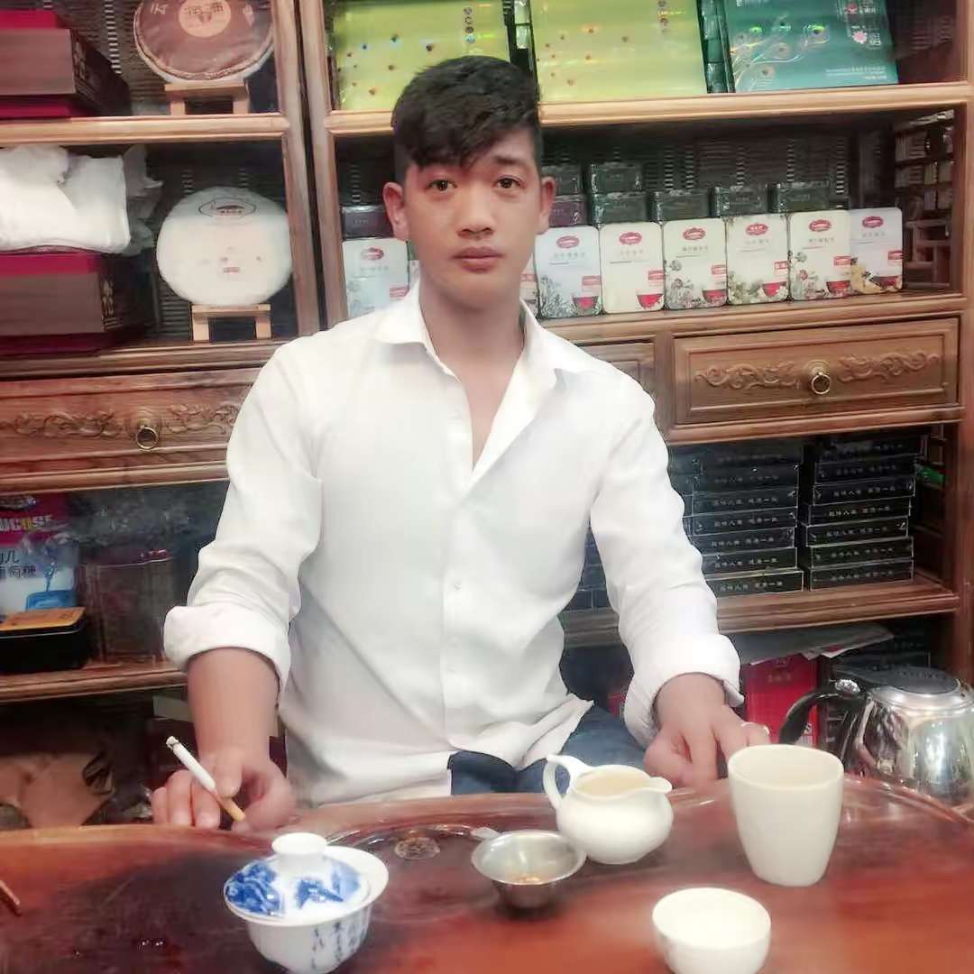 e族男人的照片