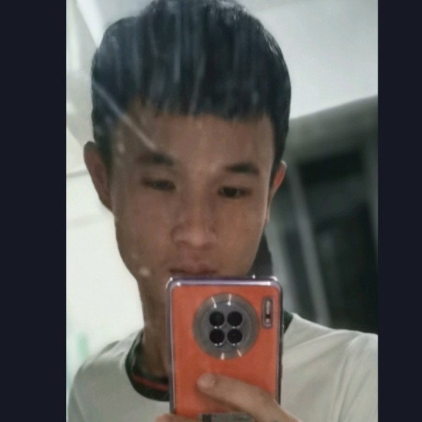 俊逸挽手大米的照片