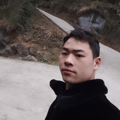 小丸子挽手无语的照片