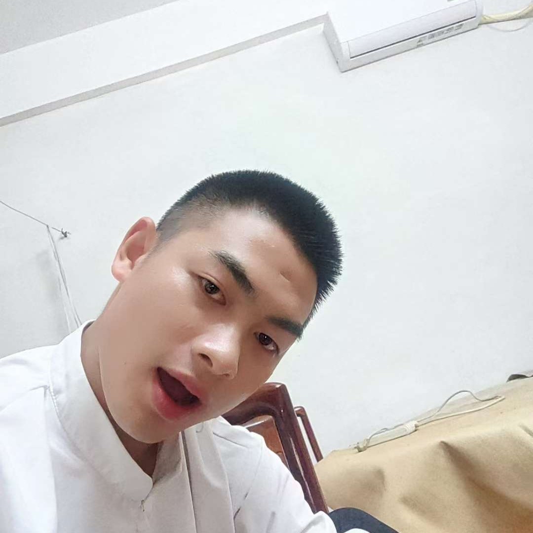 沉默打大树的照片
