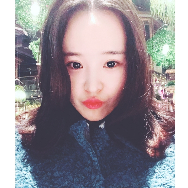 挽手秋月的照片