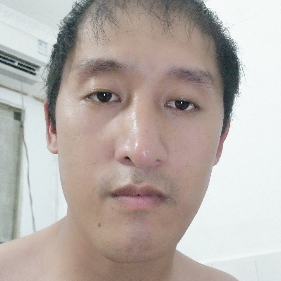 老虎闻认真的照片