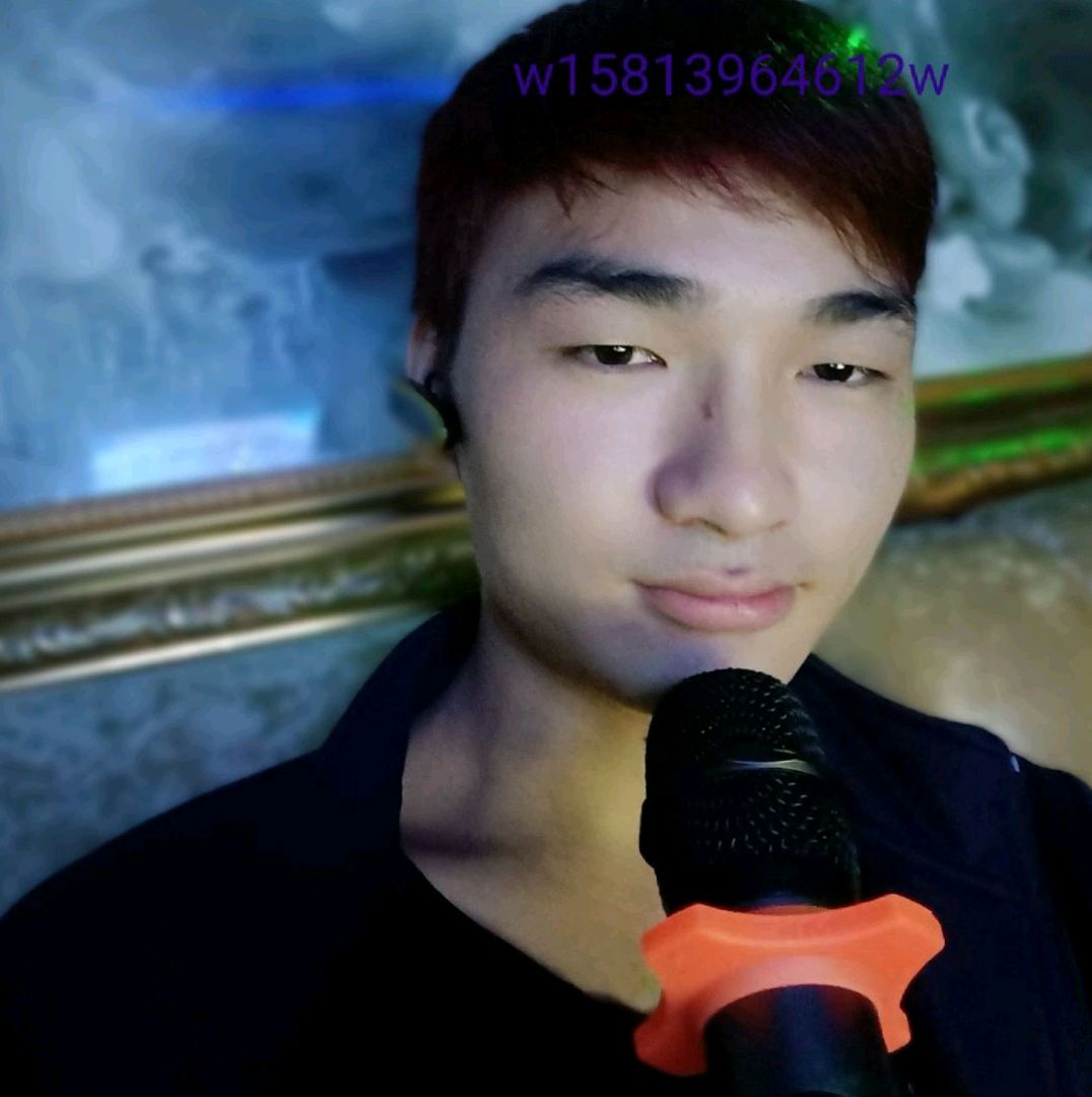 健忘挽手篮球的照片