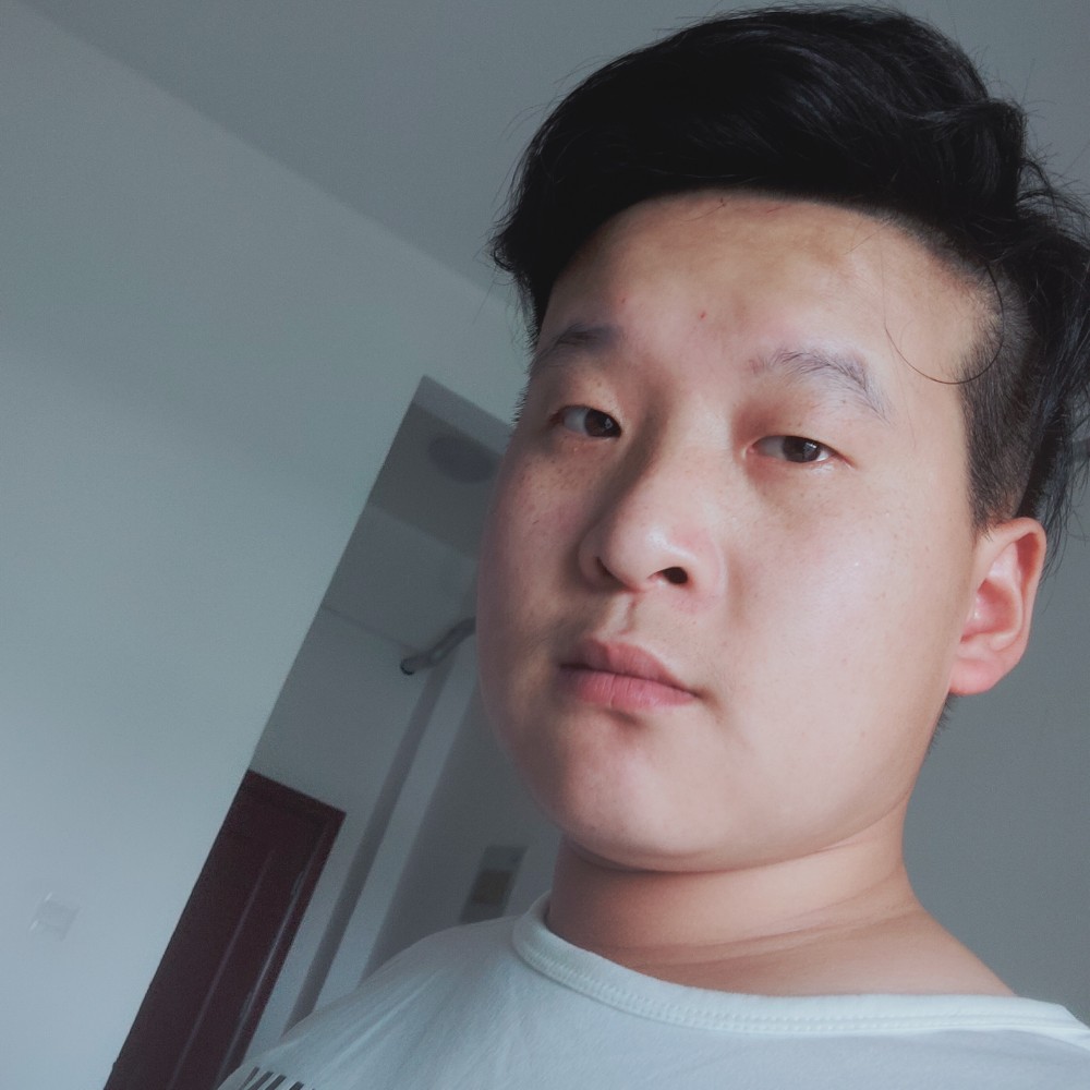 没人爱的男孩子的照片