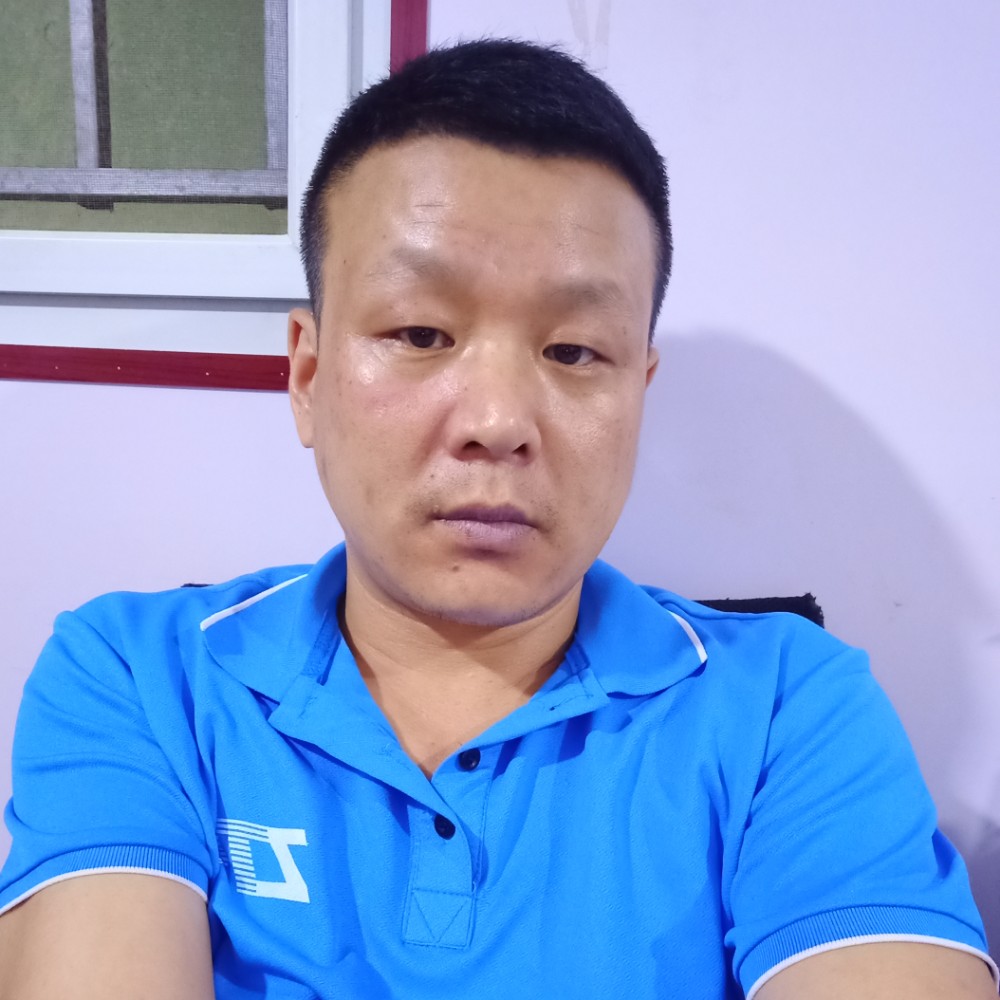 无奈凝眸白云的照片