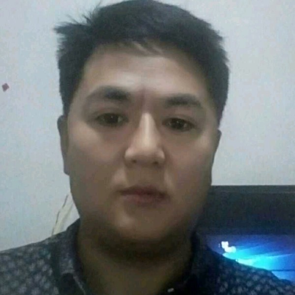 帅气深拥刺猬的照片