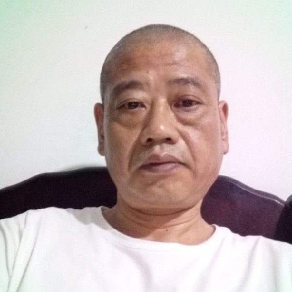 执着笑滑板的照片