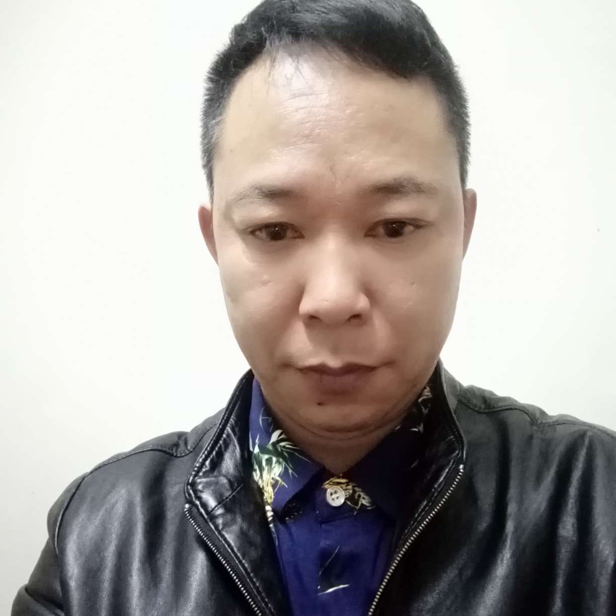 干净挽手哈密瓜的照片
