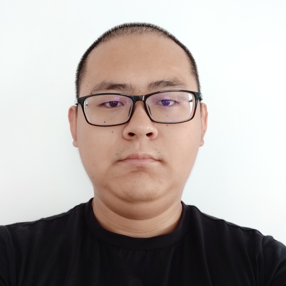 鳗鱼闻羽毛的照片