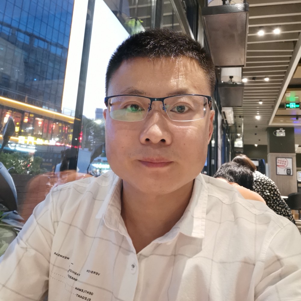 傲娇漫步路灯的照片