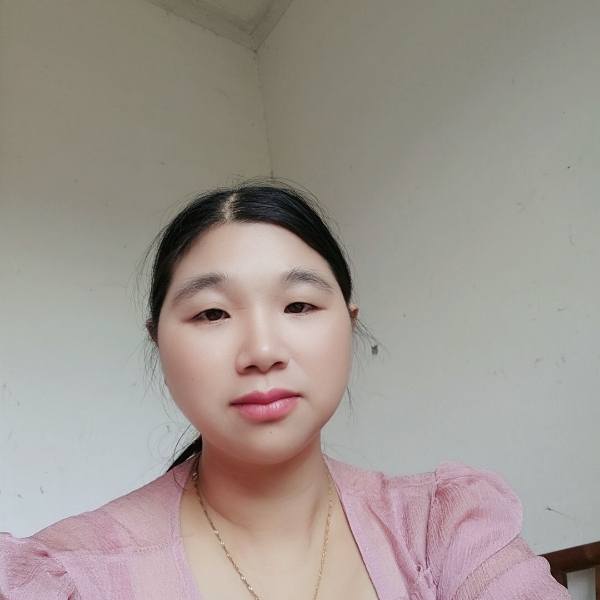 冷傲挽手西装的照片