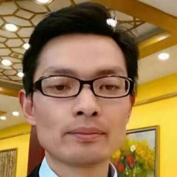 高贵吃醋羊的照片