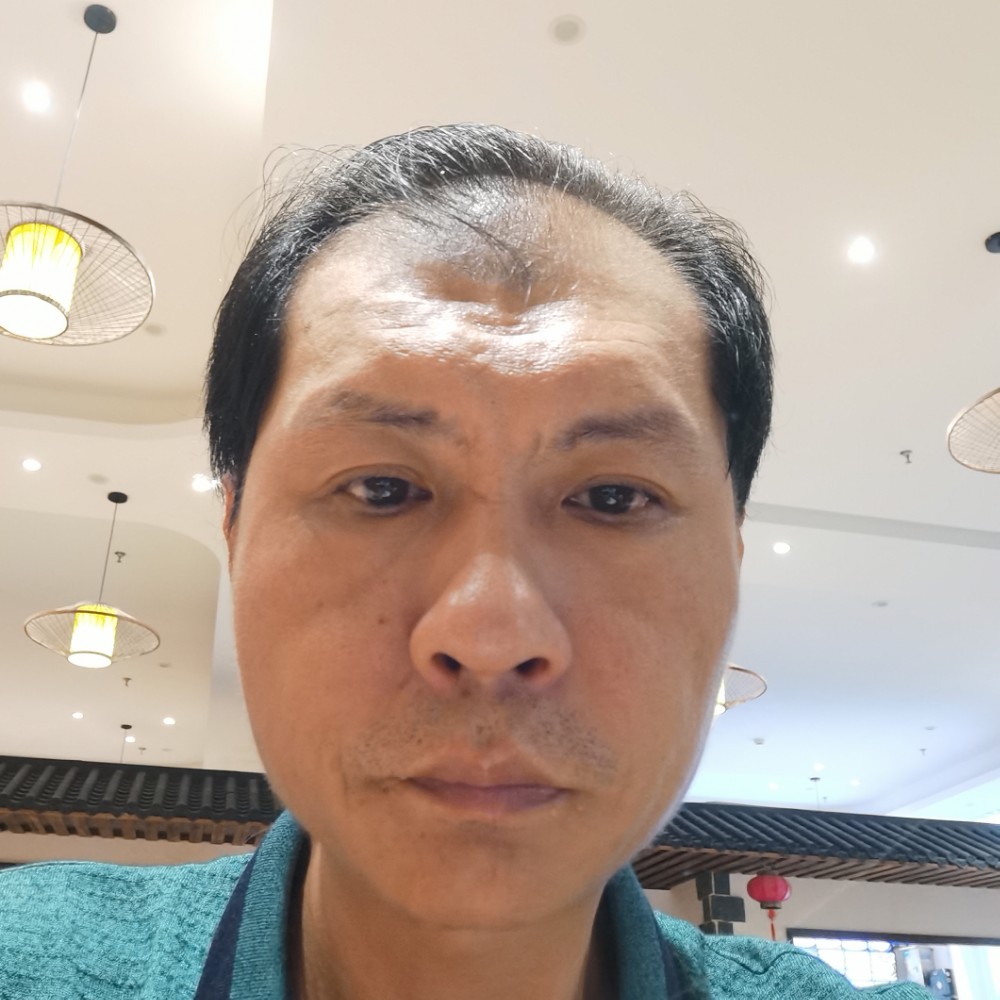 单身深拥青花的照片