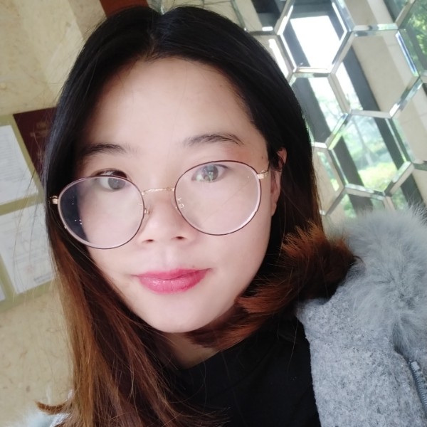 复杂相许鸡翅的照片