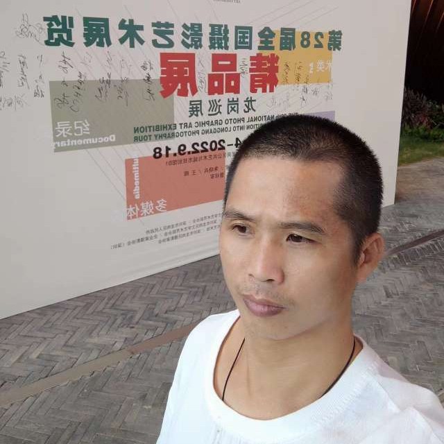 呆萌苦恋钢笔的照片