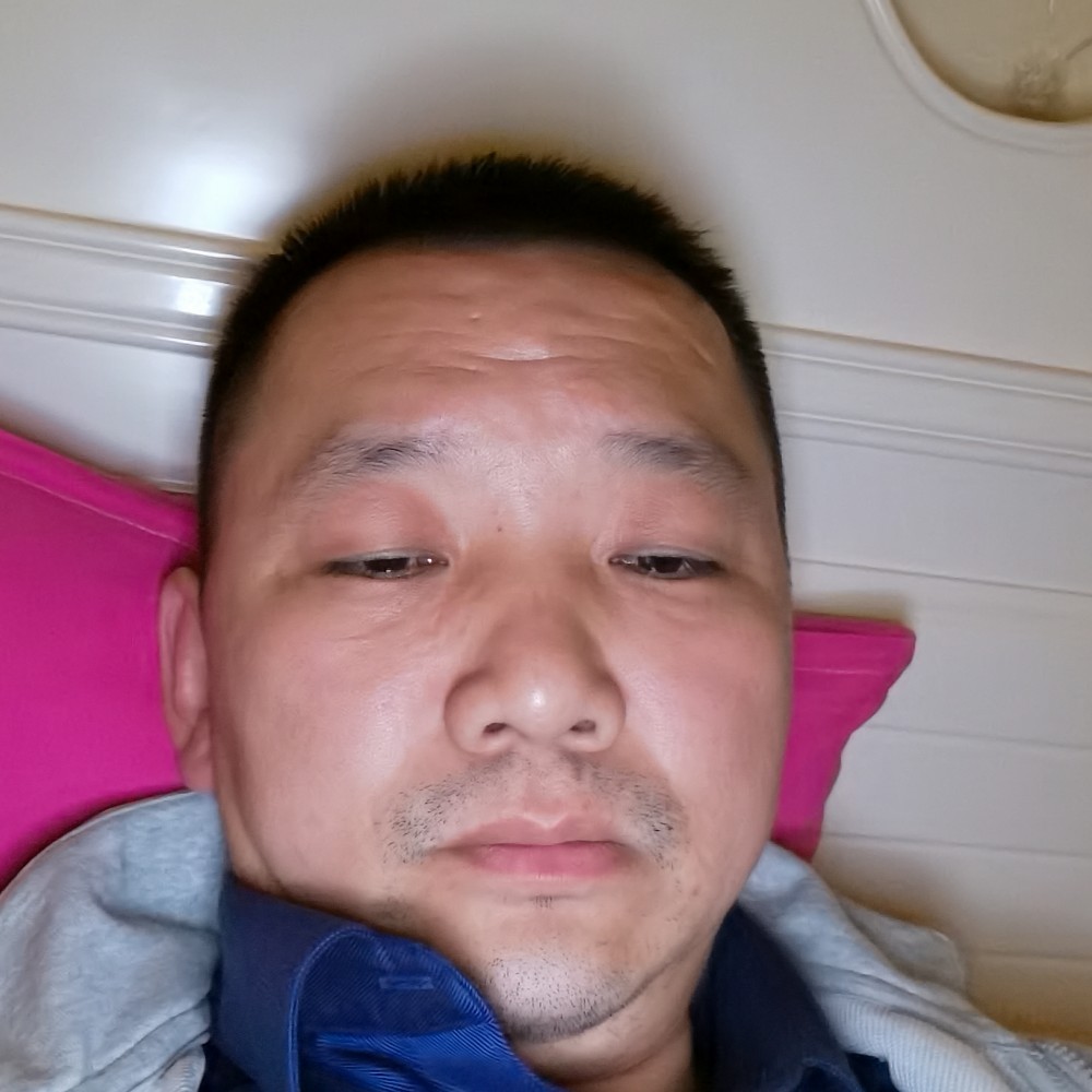小河湾湾向东流的照片