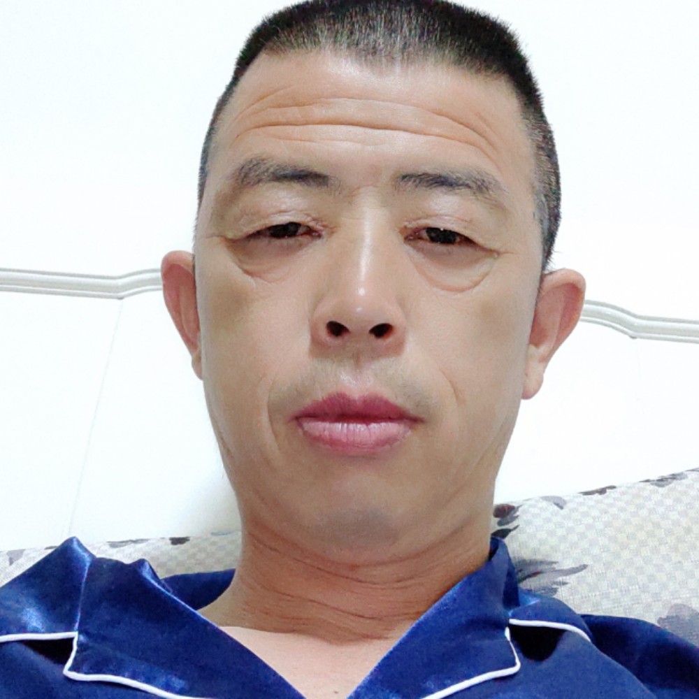 义气凝眸草莓的照片