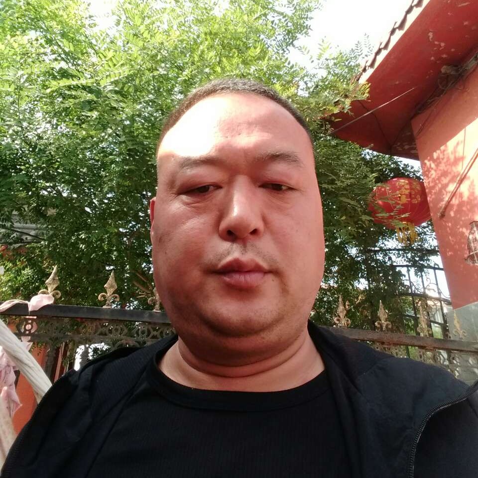 平湖浅吻等待的照片