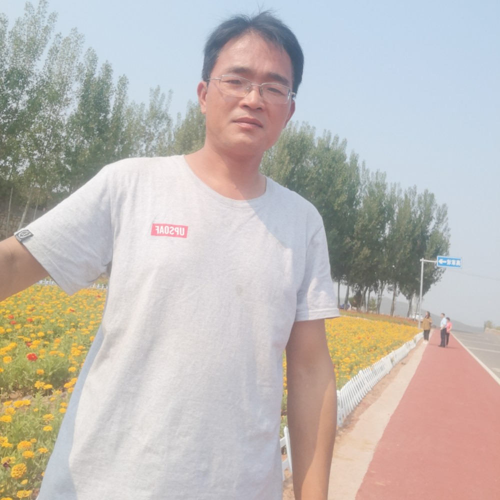 迷茫浅吻小土豆的照片