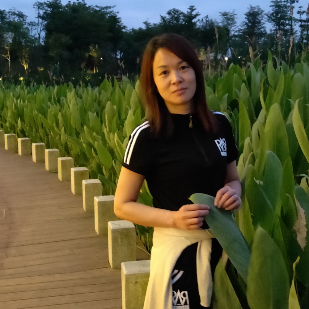 西装俊秀的照片
