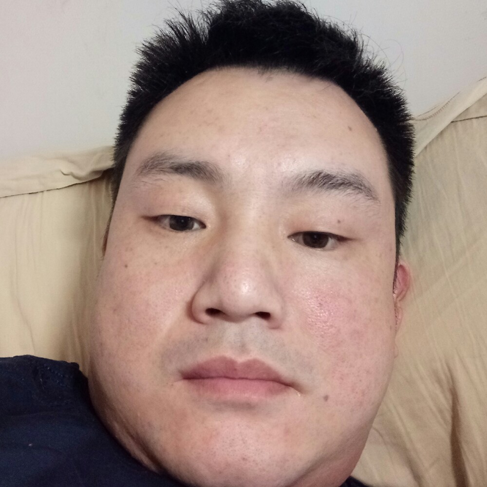 彼岸挽手微笑的照片