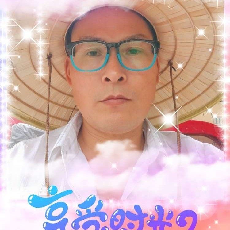 孤單浅吻机器猫的照片