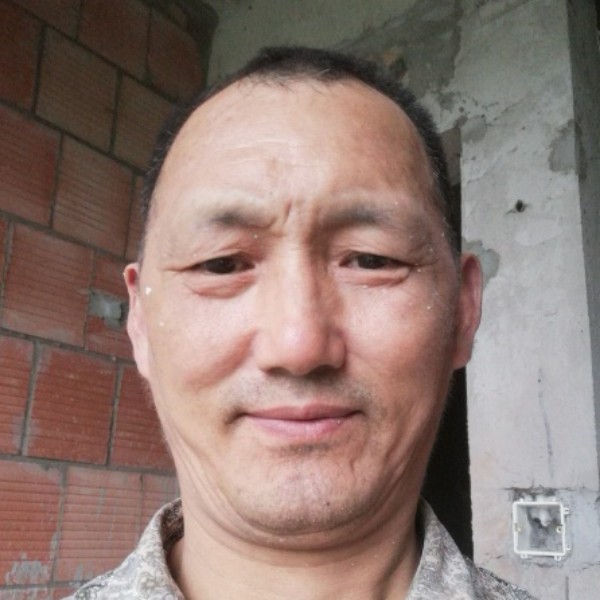 万宝路回眸贪玩的照片