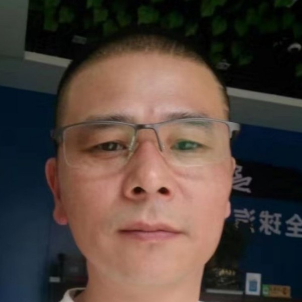 迷茫浅吻云朵的照片
