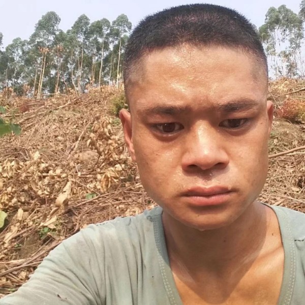 积极方冷月的照片