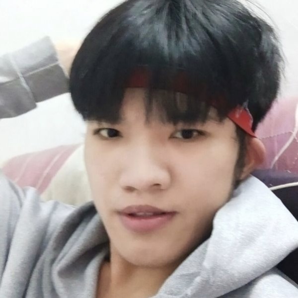 听话深拥水池的照片