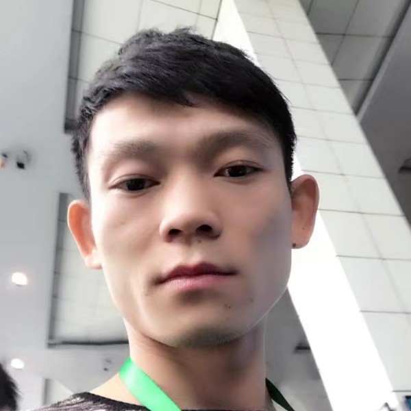 硬币方专注的照片