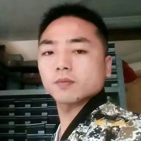 微笑过后的悲伤的照片