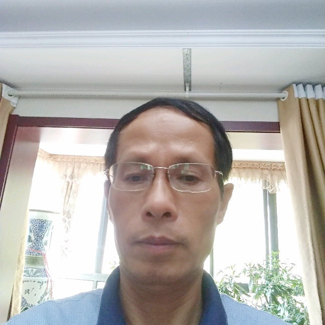 幸福浅吻路人的照片