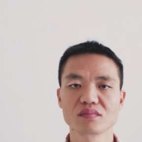 墨镜的年轻的照片