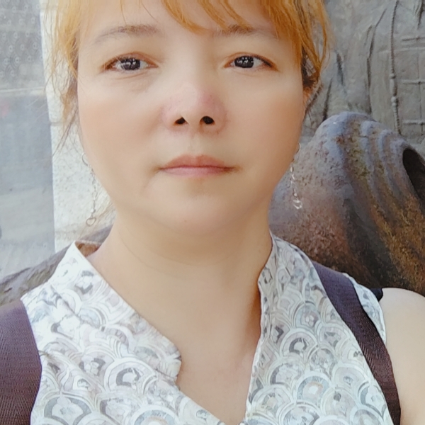 呆萌女的照片