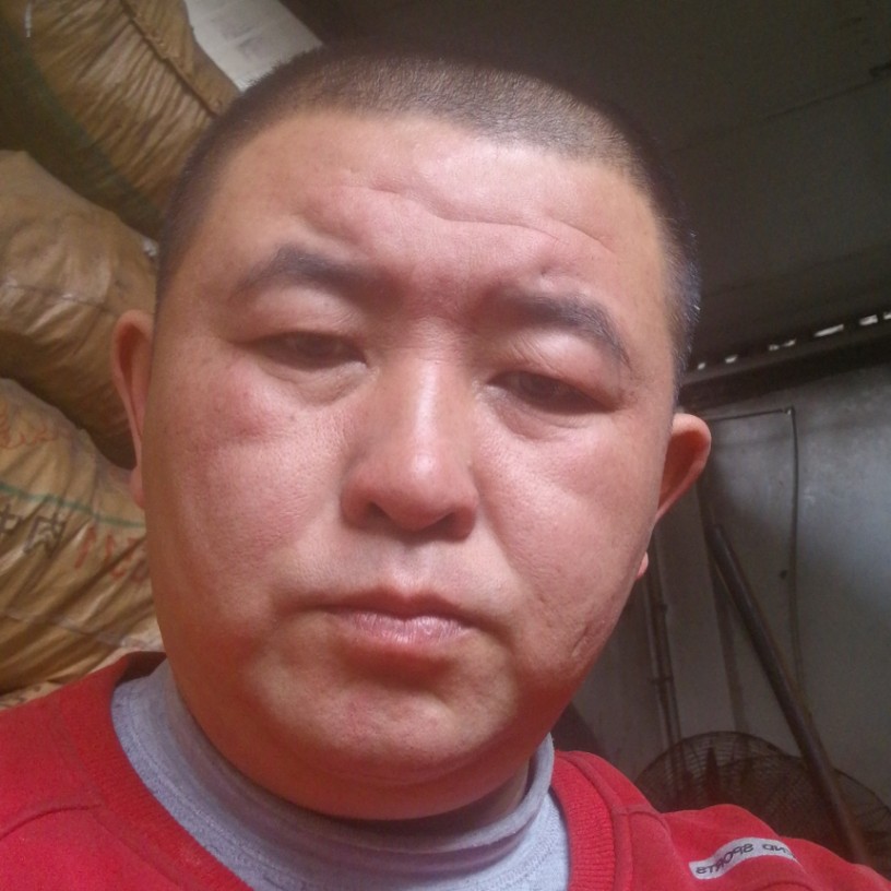 恬静凝眸帽子的照片