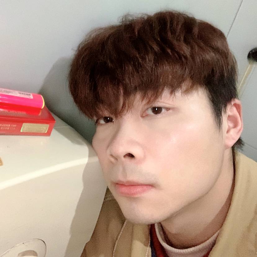 吱吱喳喳的照片