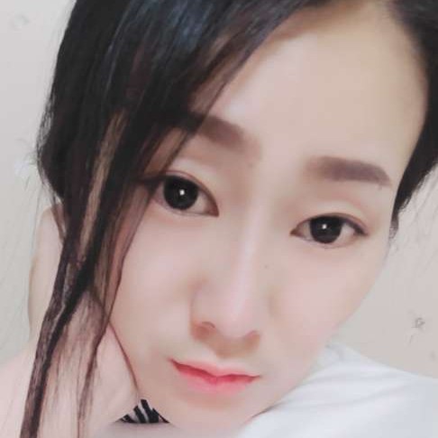 恬静爱恋手机的照片
