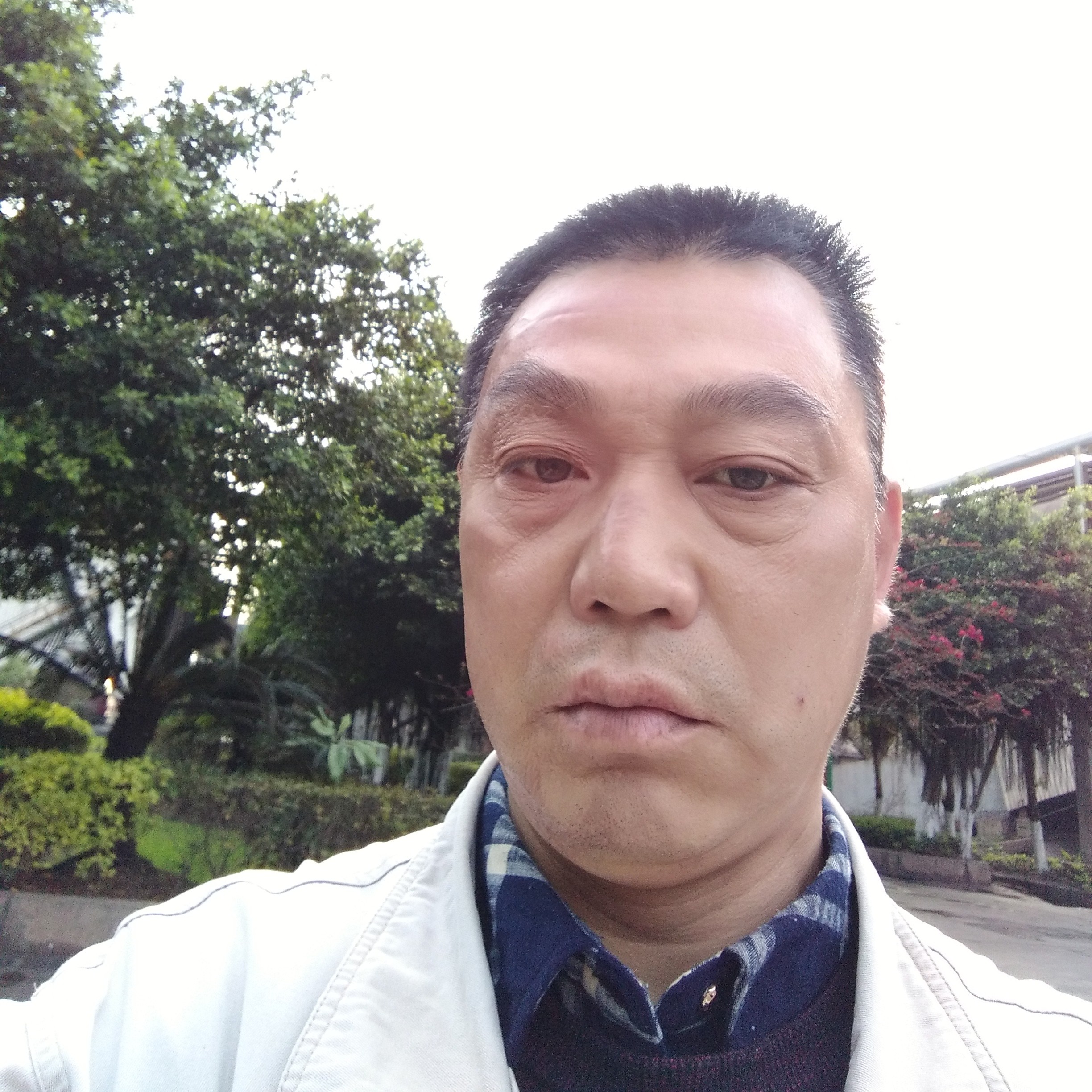 负责青琯付的照片