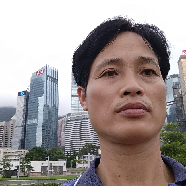 想人陪回首女王的照片