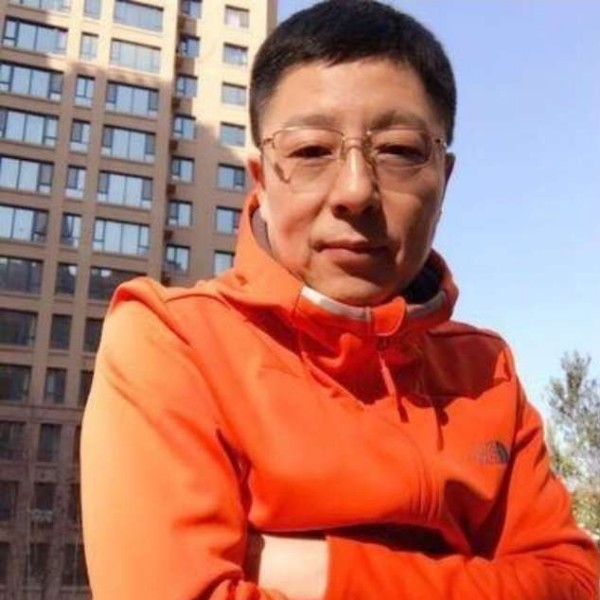 微笑就大炮的照片