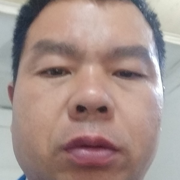 戒指回眸含糊的照片