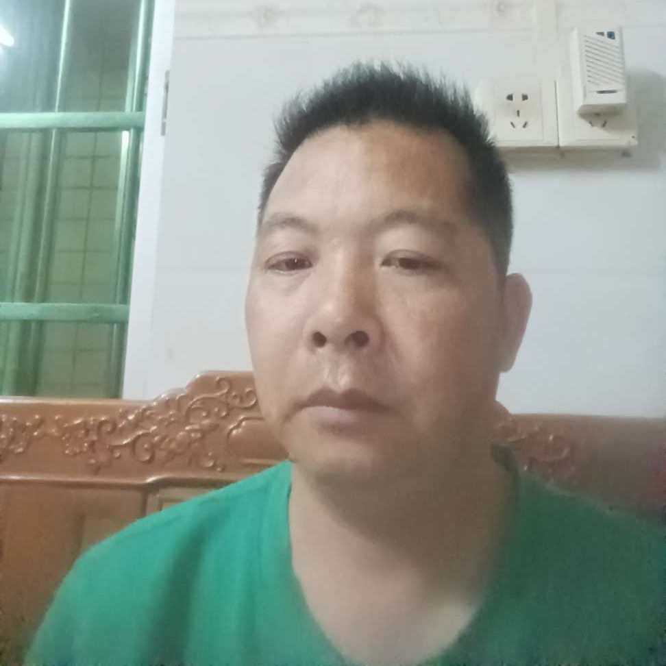 小伙说眯眯眼的照片